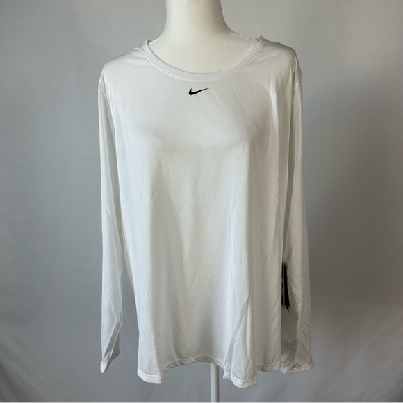 Nike Plus DF One Long Sleeve T-Shirt - Picture 2 of 5
